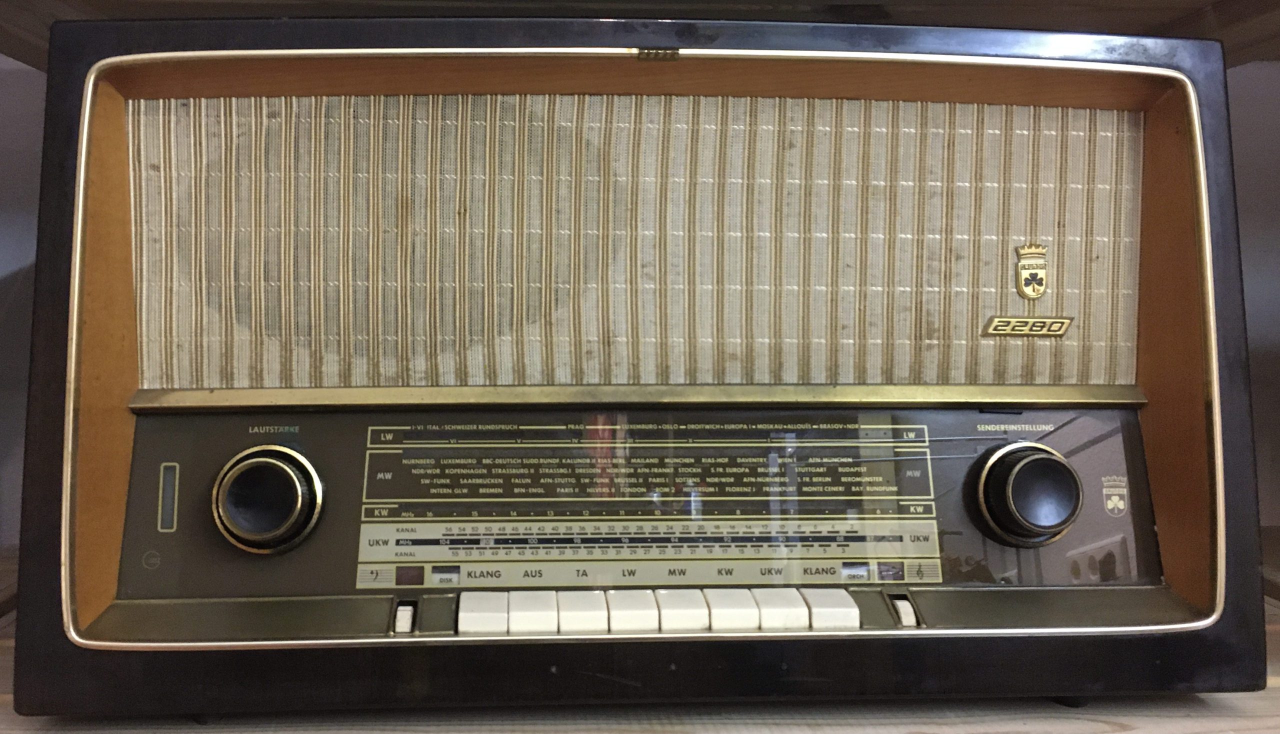 Röhrenradio Hersteller Grundig Type 2260