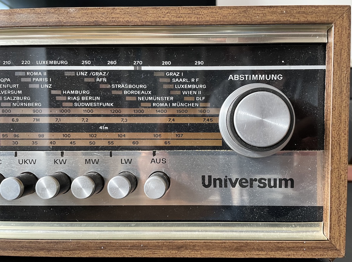 Universum 4 Wellen-Radio W4435