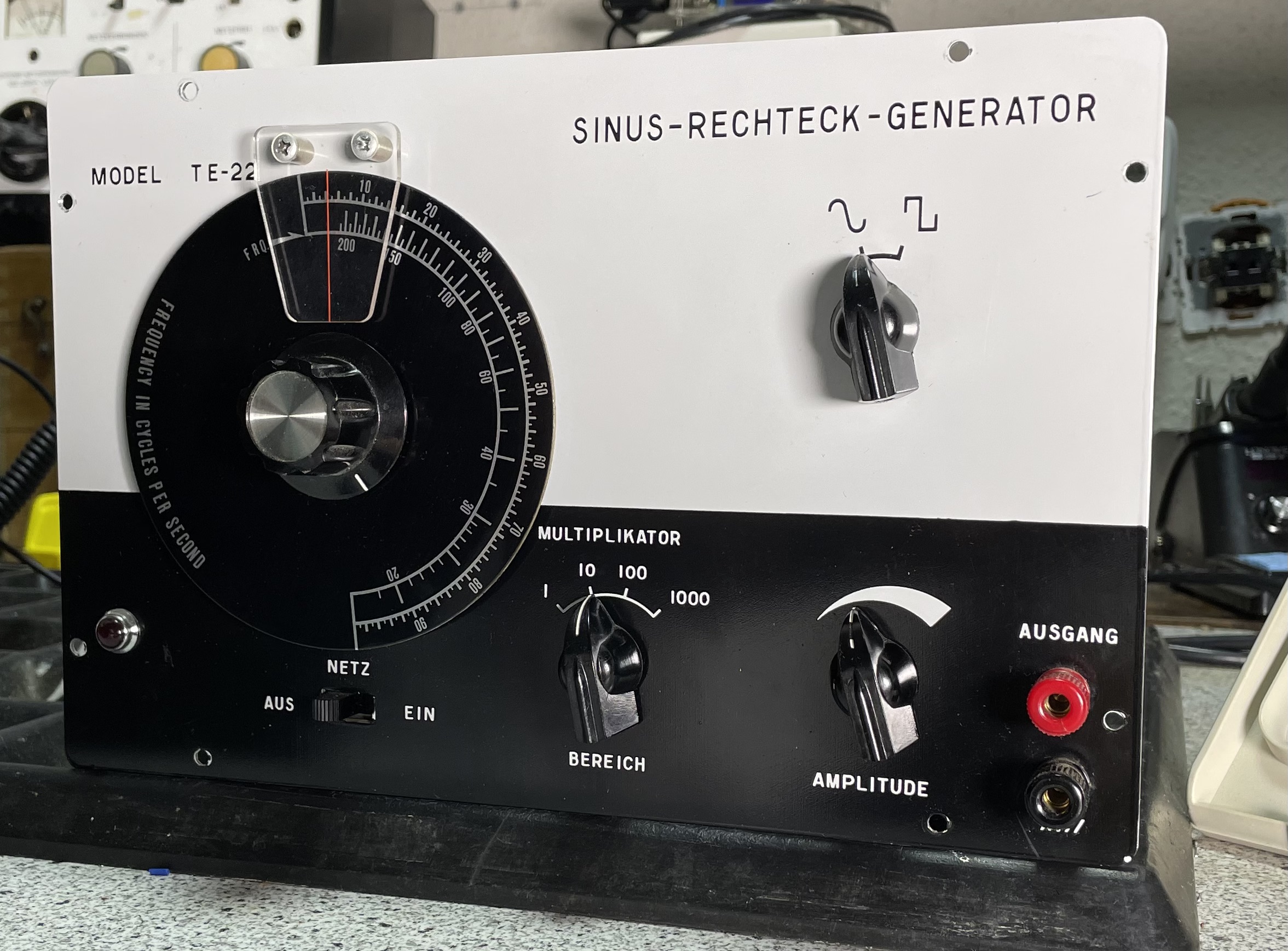 Sinus-Rechteck-Generator TE-22