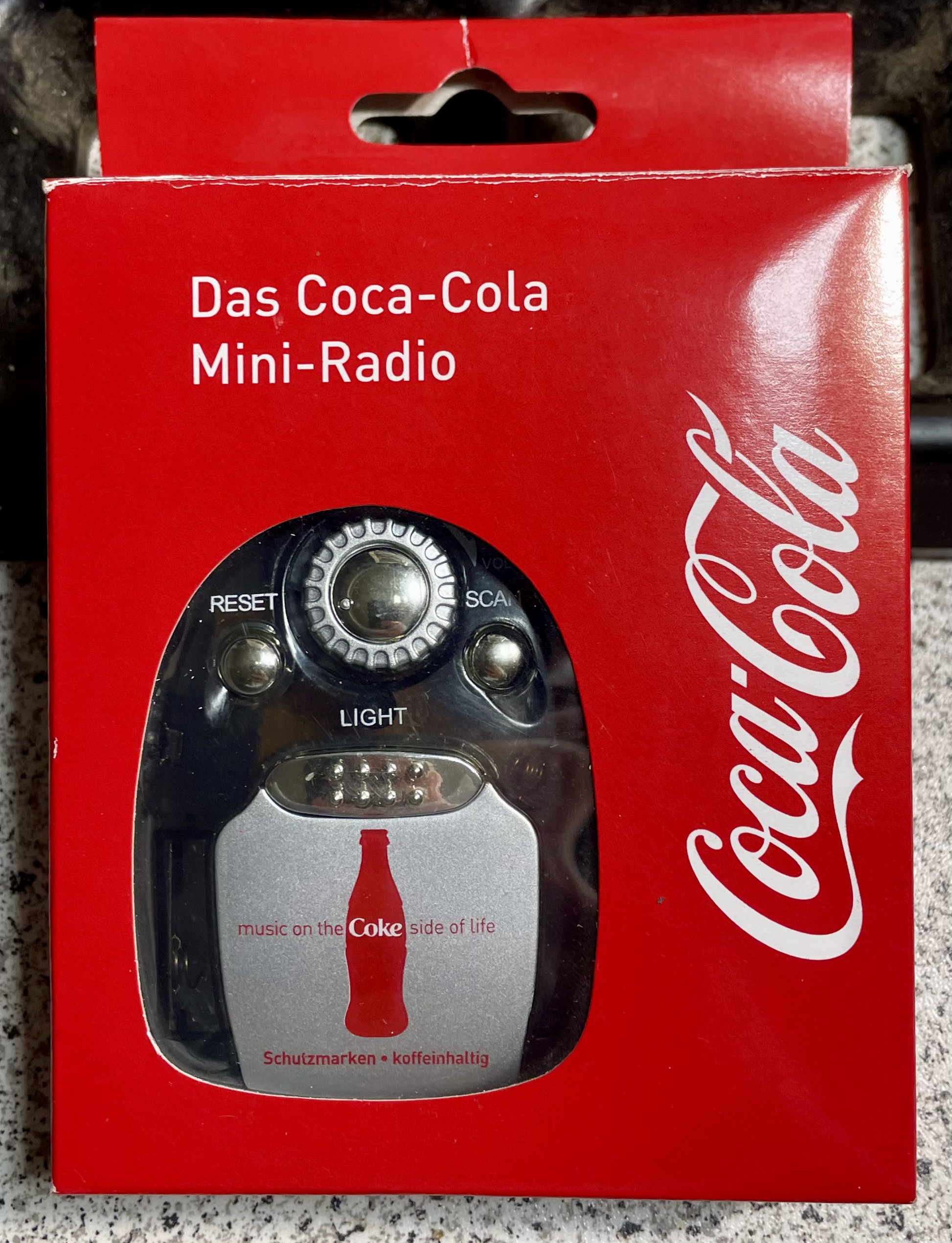 Coca-Cola FM Auto-Scan Radio