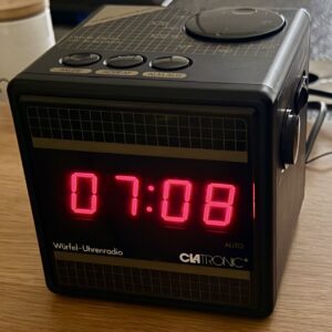 Clatronic Würfel Uhrenradio